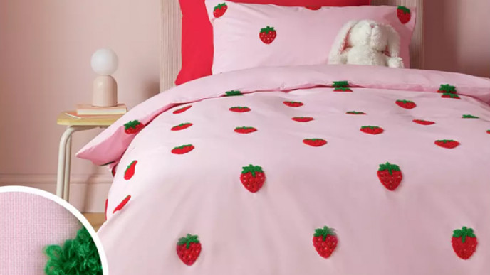 Tufted Strawberry Pink Bedding Set from £20 @ Argos