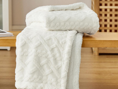 Bedsure Sherpa Fleece Throw Blanket £7.59