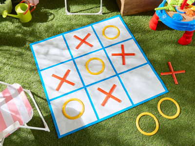 Giant Noughts and Crosses Game £5